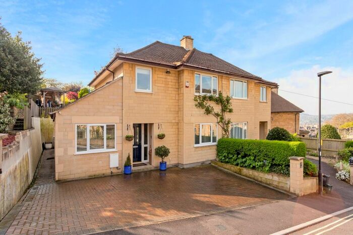 3 Bedroom Semi-Detached House To Rent In St. James's Park, Bath, BA1