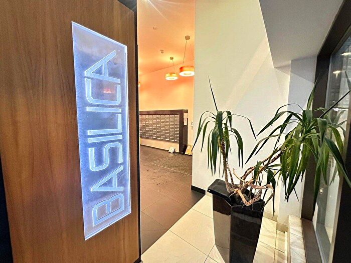 2 Bedroom Apartment To Rent In Apartment, Basilica, King Charles Street, Leeds, West Yorkshire, LS1