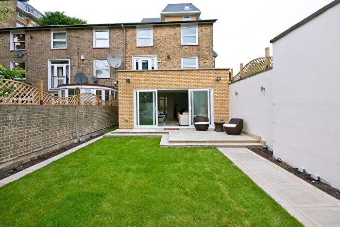 4 Bedroom Flat To Rent In Court Close, St. Johns Wood Park, London, NW8