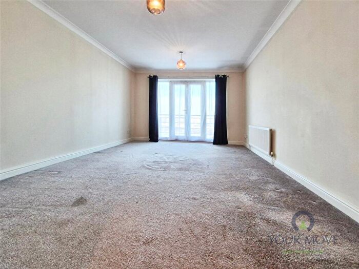 2 Bedroom Flat For Sale In Hamilton Court, Fennel Close, Rochester, Kent, ME1