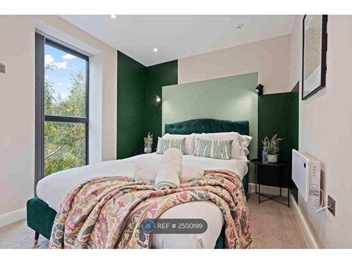 1 Bedroom Flat To Rent In Centenary House, Leeds, LS2