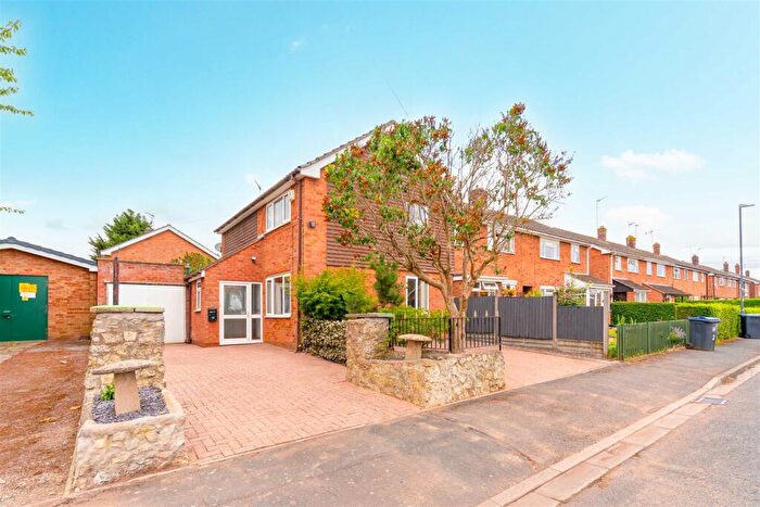 3 Bedroom Semi-Detached House For Sale In Hastings Road, Wellesbourne, Warwick, CV35
