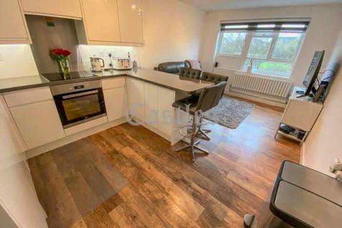 2 Bedroom Flat To Rent In Stanford Court, Waltham Abbey, EN9