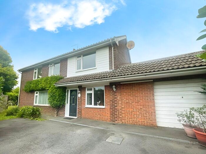 4 Bedroom Detached House For Sale In Lambs Farm Road, Horsham, RH12