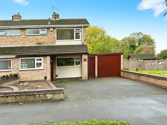 3 Bedroom Semi-detached House For Sale In Coombe Rise, Oadby, LE2