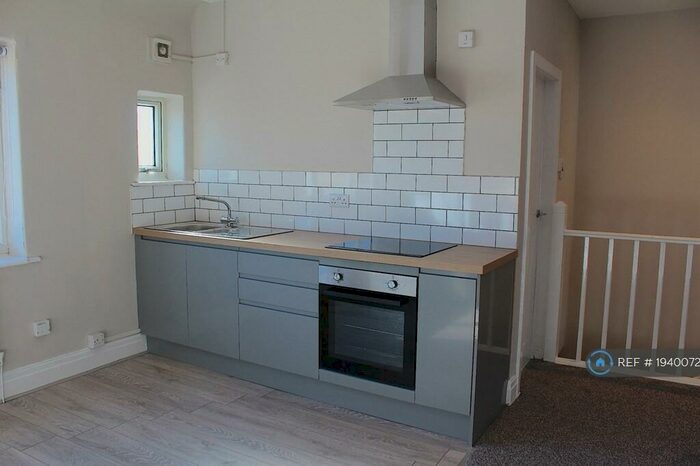 2 Bedroom Flat To Rent In Cross Street, Sale, M33