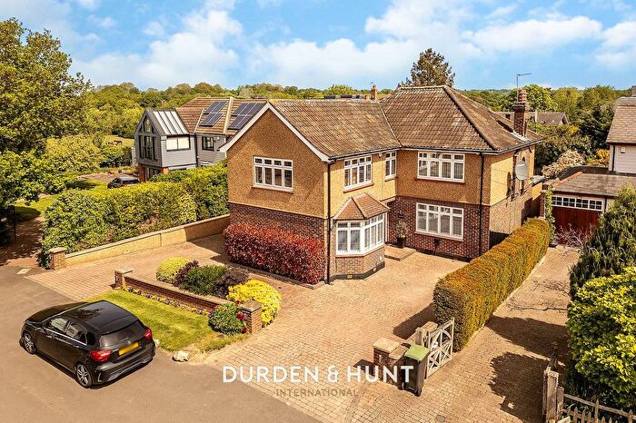 5 Bedroom Detached House For Sale In Farm End, Chingford, E4