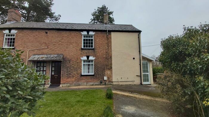 3 Bedroom Semi-Detached House To Rent In Marshfield Cottages, Epney, GL2