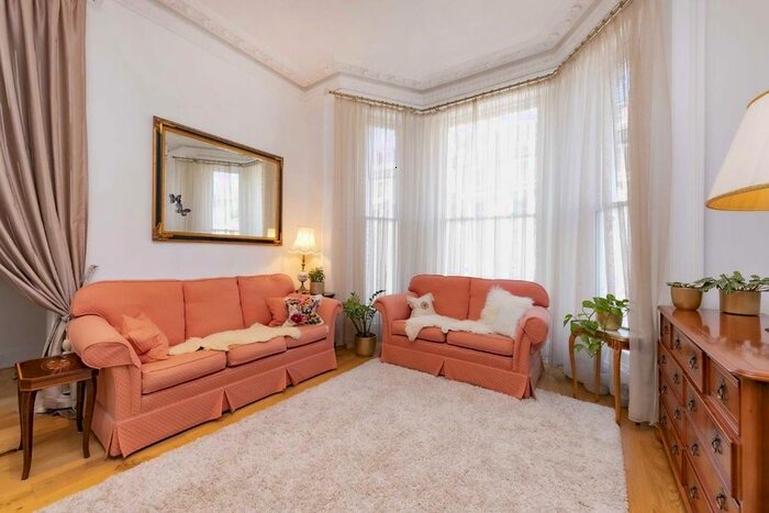 2 Bedroom Flat To Rent In Holland Road, London, W14