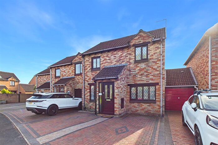 3 Bedroom End Terrace House For Sale In Elgar Close, Clevedon, BS21