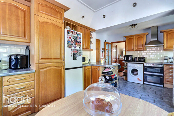 3 Bedroom Semi-Detached House For Sale In Station Road, Wymondham, NR18