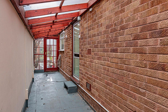 3 Bedroom Semi-Detached House For Sale In Willow Road, Bromsgrove, Worcestershire, B61