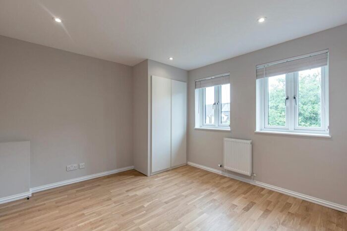 2 Bedroom Duplex To Rent In Stirling Way, Panshanger, AL7