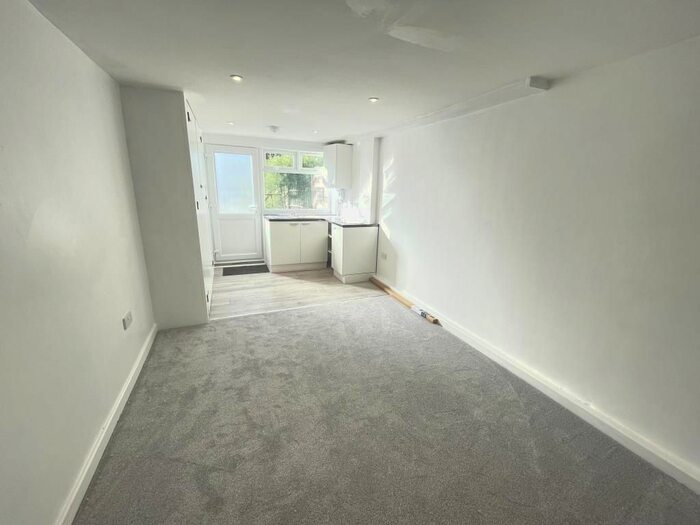 Studio To Rent In Woking, Surrey, GU21