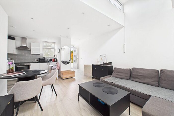 2 Bedroom Maisonette To Rent In Peach Street, Wokingham, Berkshire, RG40