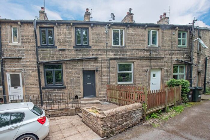 2 Bedroom Cottage For Sale In North View, Eastburn, BD20
