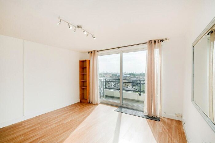 2 Bedroom Flat To Rent In Park Court, Grosvenor Park Road, Walthamstow, E17