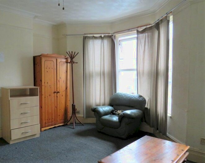 2 Bedroom Flat To Rent In Mackintosh Place, Roath, Cardiff, CF24