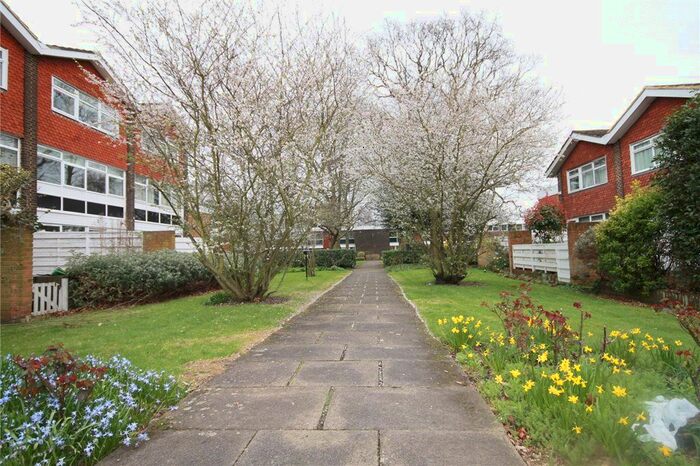 3 Bedroom Semi-Detached House To Rent In Heronsforde, Ealing W13