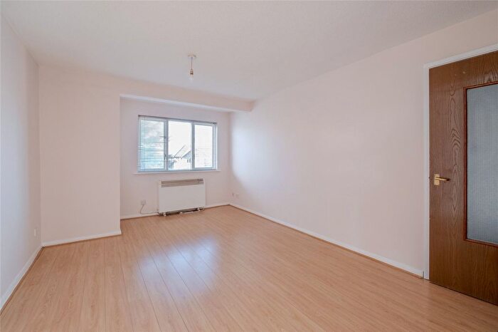 1 Bedroom Flat To Rent In Caroline Close, Streatham Hill, Lambeth, London, SW16