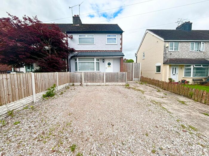 3 Bedroom Semi-Detached House To Rent In Kronsbec Avenue, Ellesmereport, CH66