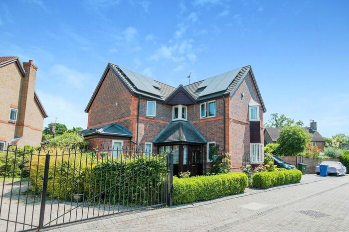4 Bedroom Detached House To Rent In Moss Bank, Meesons Lane, Grays, RM17