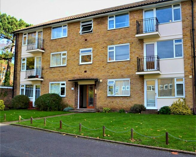 2 Bedroom Flat To Rent In Embassy Gardens, Beckenham, Kent, BR3