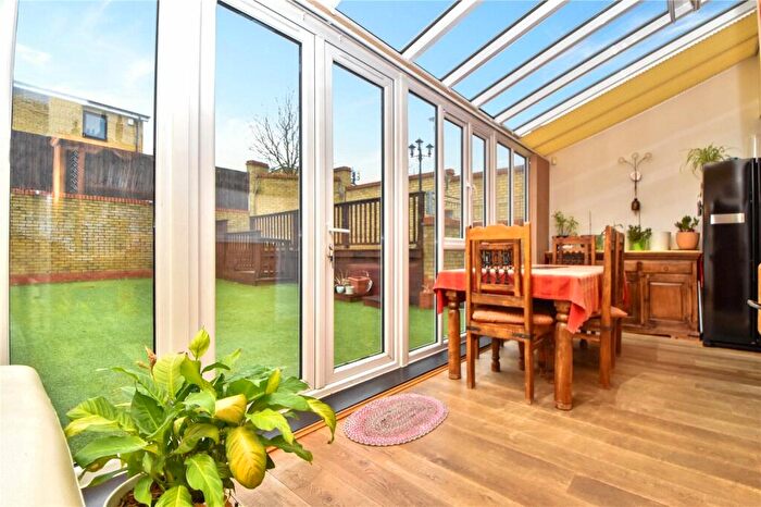 5 Bedroom Link Detached House For Sale In Waterstone Way, Greenhithe, Kent, DA9
