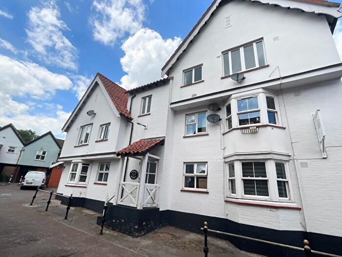 1 Bedroom Flat To Rent In Crouch Street, Noak Bridge, SS15