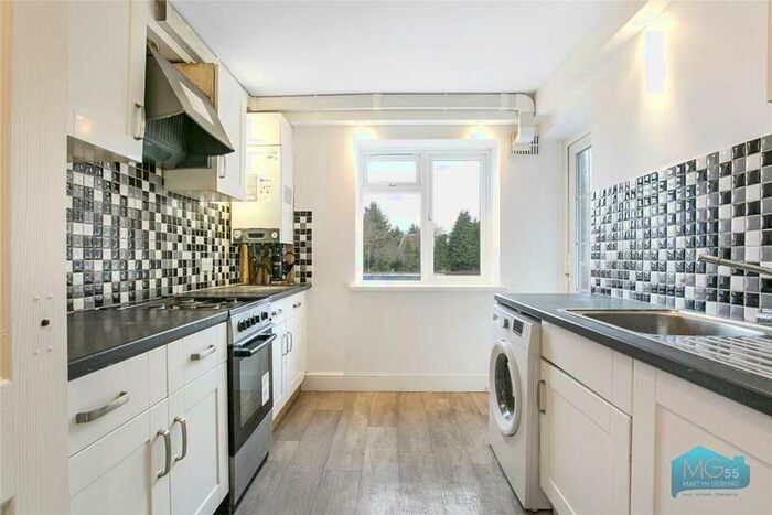 3 Bedroom Apartment To Rent In Green Avenue, Mill Hill, NW7
