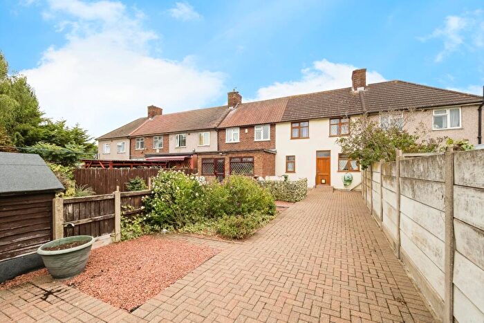 3 Bedroom Terraced House For Sale In Goresbrook Road, Dagenham, RM9