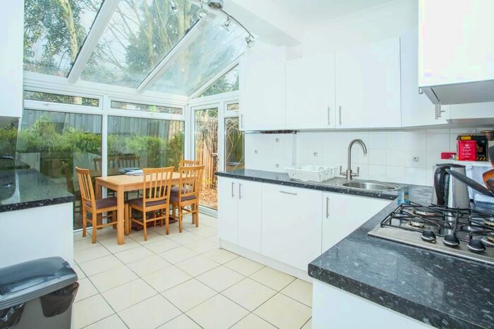 2 Bedroom Maisonette To Rent In Dunraven Road, Shepherds Bush, London, W12