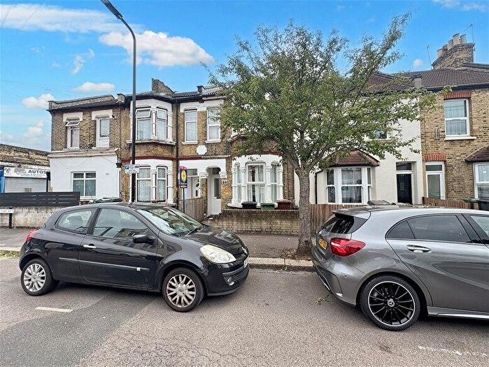 4 Bedroom House To Rent In Vansittart Road, Forest Gate, E7