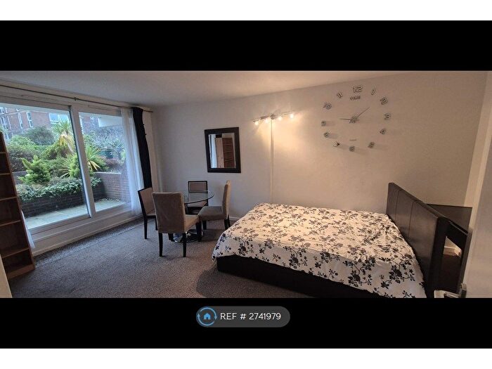 Studio To Rent In Vanbrugh Court, London, SE11