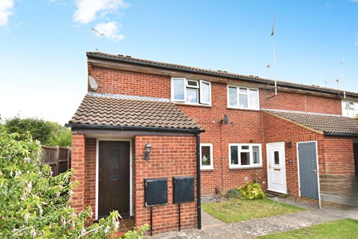 1 Bedroom Flat To Rent In Coppice Way, Aylesbury, HP20