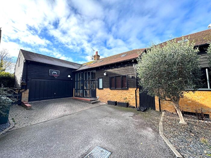 5 Bedroom Detached House For Sale In Towpath, Shepperton, Surrey, TW17