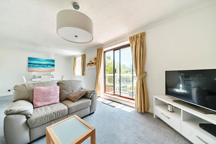 2 Bedroom Apartment For Sale In Waterside Court, Alton, Hampshire, GU34
