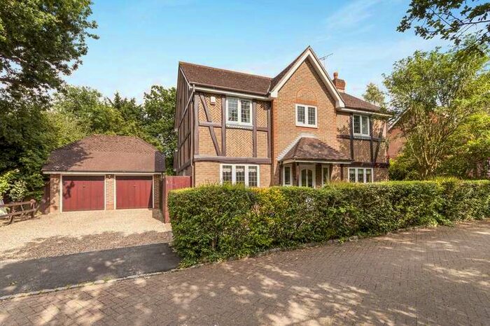 4 Bedroom Detached House To Rent In Roberts Grove, Wokingham, RG41