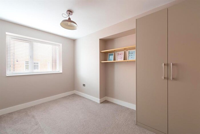 2 Bedroom Flat For Sale In Chase Side, London, N14