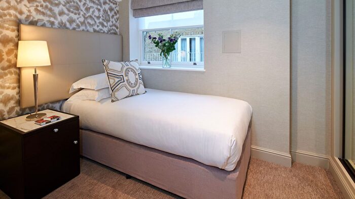 2 Bedroom Flat To Rent In Bow Lane, London, EC4M