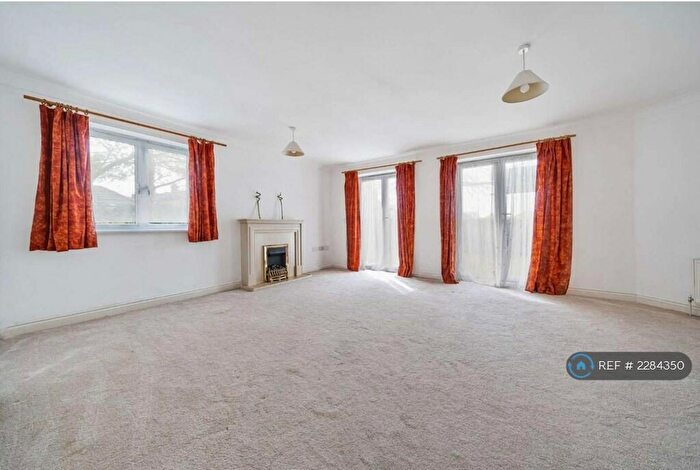 2 Bedroom Flat To Rent In The Dell, Southampton, SO15