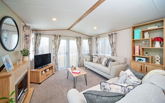 2 Bedroom Mobile/park Home For Sale In Park Road, Littlestone, New Romney, TN28