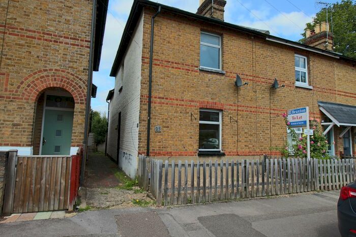 3 Bedroom Semi-Detached House To Rent In The Croft Maidenhead Berkshire, SL6