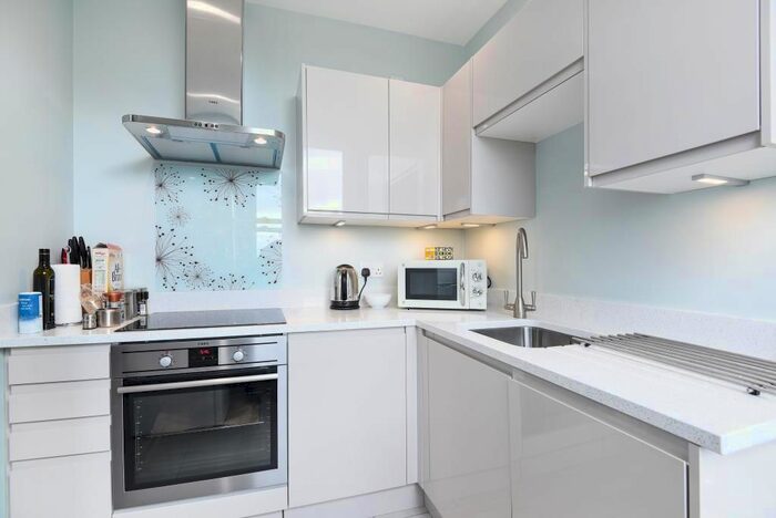 1 Bedroom Flat To Rent In Petersham Road, Richmond, TW10