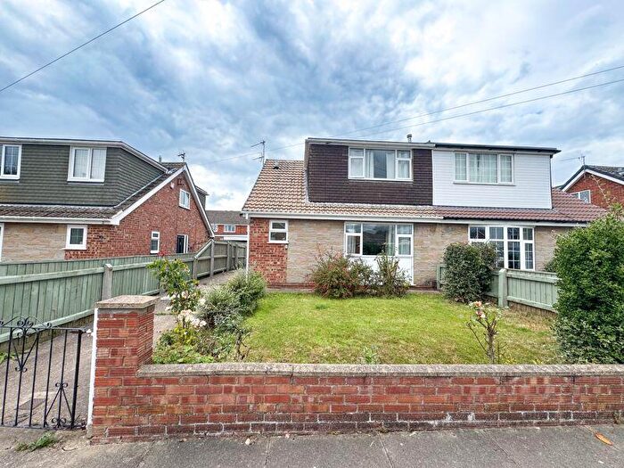 3 Bedroom Semi-Detached House For Sale In Grayling Close, Grimsby, DN37