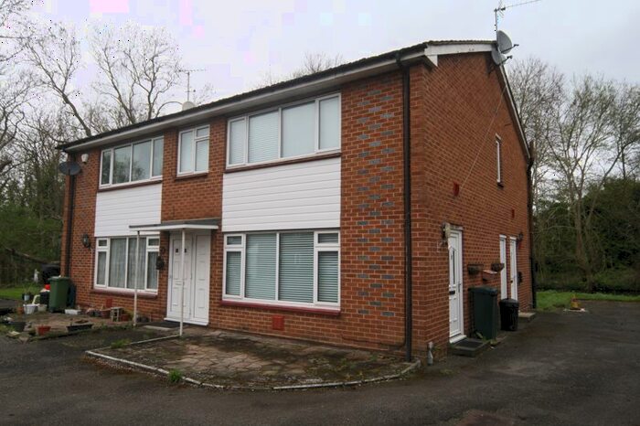 1 Bedroom Flat To Rent In The Island, West Drayton, UB7