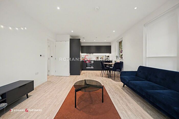 2 Bedroom Flat To Rent In Brecon Court, Hounslow, TW3