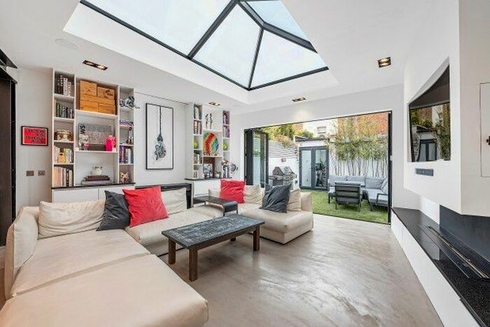 4 Bedroom Property To Rent In Eddiscombe Road, London, SW6