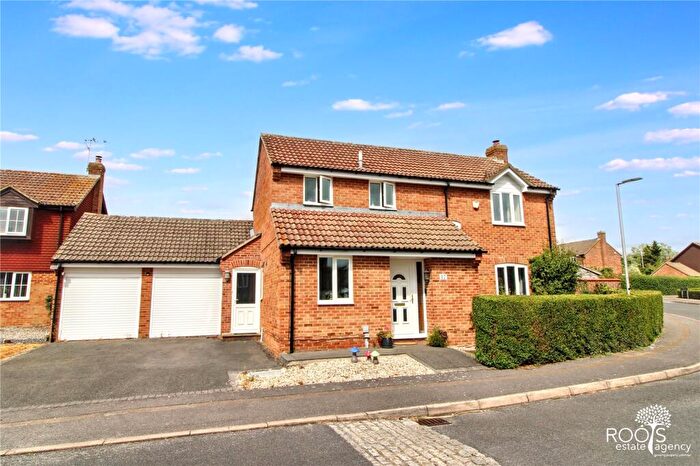 4 Bedroom Detached House For Sale In Jedburgh Close, Thatcham, Berkshire, RG19