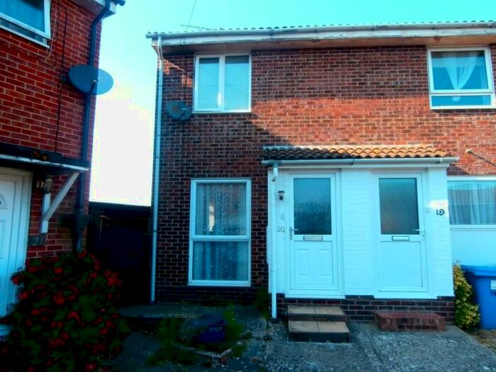 2 Bedroom End Of Terrace House To Rent In Bronze Close, Bognor Regis PO22
